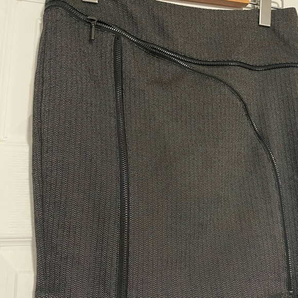 Grey Bebe tweed mini skirt size 2 NWOT - Picture 3 of 4